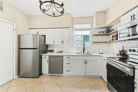Condo in Tampa, Florida, 4 bedrooms № 2094329 - photo 13
