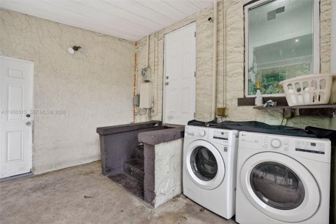 Casa en venta en Miami, Florida, 2 dormitorios, 114.27 m2 № 2006963 - foto 19