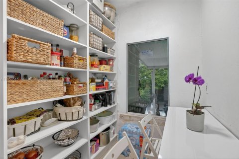 Casa en venta en Miami, Florida, 2 dormitorios, 114.27 m2 № 2006963 - foto 12