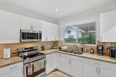 Casa en venta en Miami, Florida, 2 dormitorios, 114.27 m2 № 2006963 - foto 11