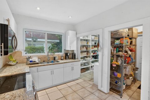 Casa en venta en Miami, Florida, 2 dormitorios, 114.27 m2 № 2006963 - foto 10