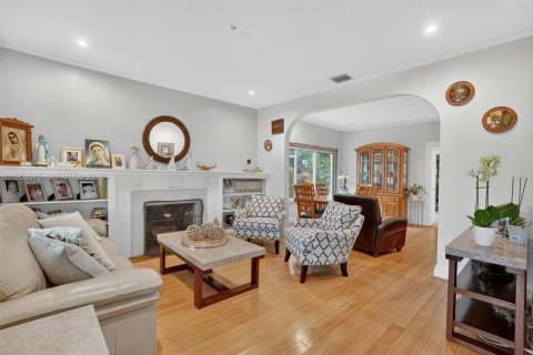 Casa en venta en Miami, Florida, 2 dormitorios, 114.27 m2 № 2006963 - foto 6