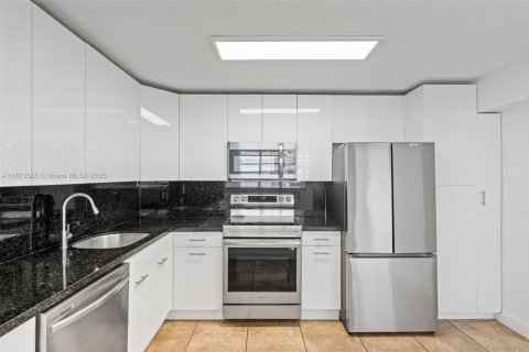 Copropriété à louer à Aventura, Floride: 2 chambres, 114.46 m2 № 1927482 - photo 10