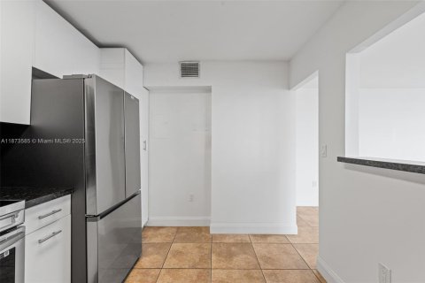 Copropriété à louer à Aventura, Floride: 2 chambres, 114.46 m2 № 1927482 - photo 13