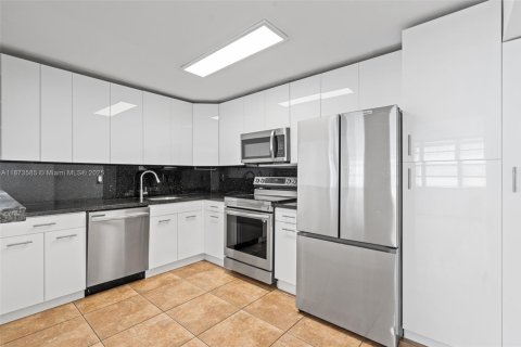 Copropriété à louer à Aventura, Floride: 2 chambres, 114.46 m2 № 1927482 - photo 11