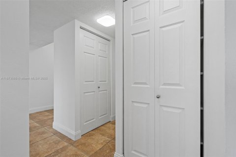 Copropriété à louer à Aventura, Floride: 2 chambres, 114.46 m2 № 1927482 - photo 15