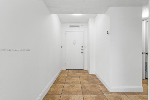 Copropriété à louer à Aventura, Floride: 2 chambres, 114.46 m2 № 1927482 - photo 4