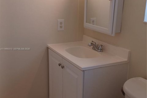 Снять в аренду виллу или дом в Холливуд, Флорида 3 спальни, 105.82м2, № 2065188 - фото 3