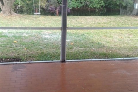 Снять в аренду виллу или дом в Холливуд, Флорида 3 спальни, 105.82м2, № 2065188 - фото 10