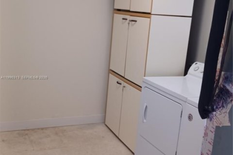 Снять в аренду виллу или дом в Холливуд, Флорида 3 спальни, 105.82м2, № 2065188 - фото 8