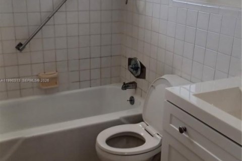 Снять в аренду виллу или дом в Холливуд, Флорида 3 спальни, 105.82м2, № 2065188 - фото 7