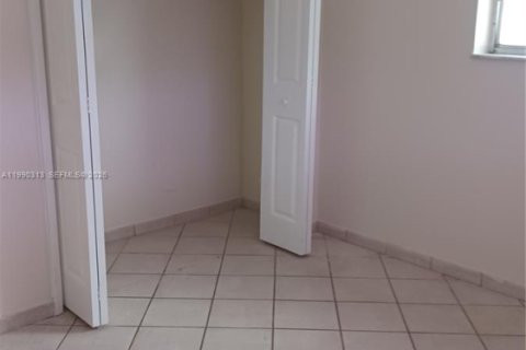 Снять в аренду виллу или дом в Холливуд, Флорида 3 спальни, 105.82м2, № 2065188 - фото 6