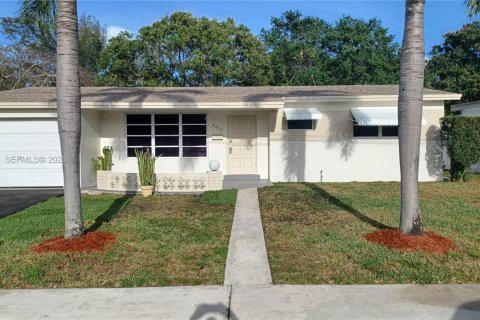 Дом в Холливуд, Флорида 3 спальни, 105.82м2 № 2065188