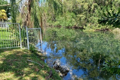 Снять в аренду виллу или дом в Холливуд, Флорида 3 спальни, 105.82м2, № 2065188 - фото 12