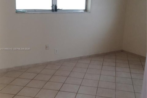 Снять в аренду виллу или дом в Холливуд, Флорида 3 спальни, 105.82м2, № 2065188 - фото 5