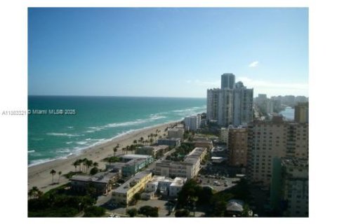 Copropriété à vendre à Hollywood, Floride: 2 chambres, 145.86 m2 № 2042203 - photo 18