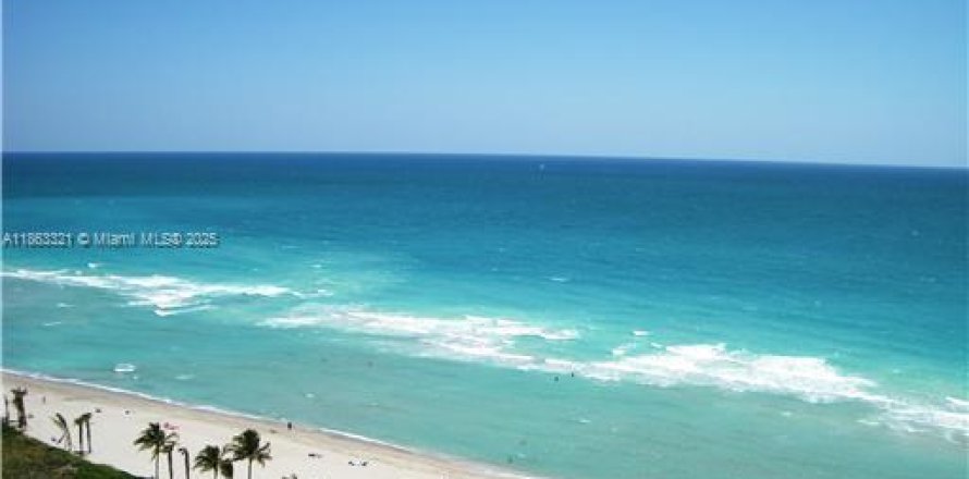 Condo à Hollywood, Floride, 2 chambres  № 2042203