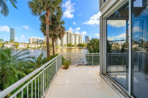 Купить таунхаус в Авентура, Флорида 4 спальни, 399.48м2, № 1428083 - фото 14