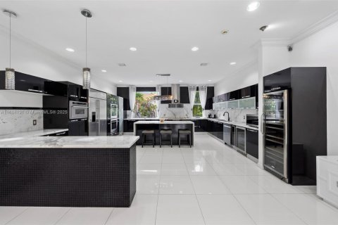 Купить таунхаус в Авентура, Флорида 4 спальни, 399.48м2, № 1428083 - фото 21