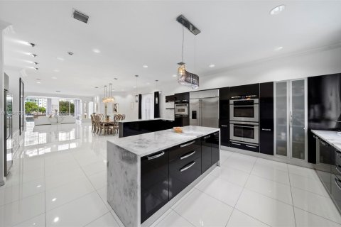 Купить таунхаус в Авентура, Флорида 4 спальни, 399.48м2, № 1428083 - фото 23