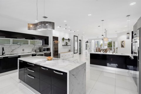 Купить таунхаус в Авентура, Флорида 4 спальни, 399.48м2, № 1428083 - фото 25