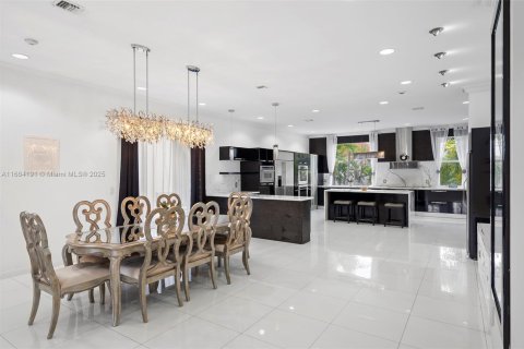 Купить таунхаус в Авентура, Флорида 4 спальни, 399.48м2, № 1428083 - фото 19