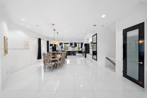 Купить таунхаус в Авентура, Флорида 4 спальни, 399.48м2, № 1428083 - фото 18