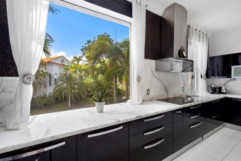 Купить таунхаус в Авентура, Флорида 4 спальни, 399.48м2, № 1428083 - фото 24