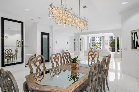 Купить таунхаус в Авентура, Флорида 4 спальни, 399.48м2, № 1428083 - фото 20