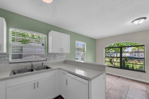 Villa ou maison à vendre à Palmetto, Floride: 2 chambres, 84.26 m2 № 2330910 - photo 12