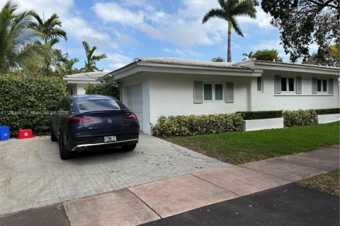 Villa ou maison à louer à Coral Gables, Floride: 3 chambres, 155.24 m2 № 1691113 - photo 3