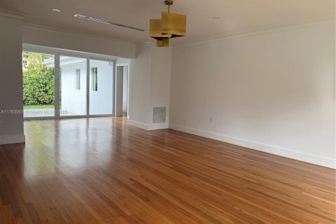 Villa ou maison à louer à Coral Gables, Floride: 3 chambres, 155.24 m2 № 1691113 - photo 11