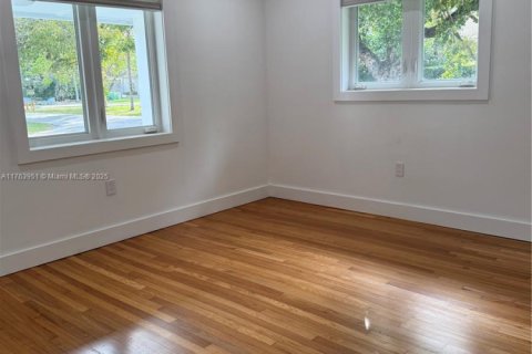 Villa ou maison à louer à Coral Gables, Floride: 3 chambres, 155.24 m2 № 1691113 - photo 15