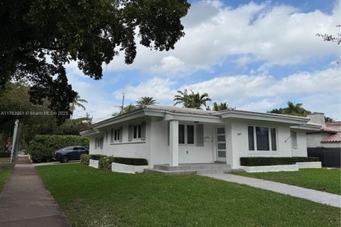 Villa ou maison à louer à Coral Gables, Floride: 3 chambres, 155.24 m2 № 1691113 - photo 2