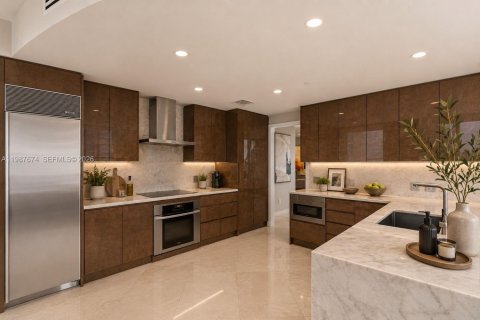 Condo in Miami, Florida, 3 bedrooms № 2180123 - photo 3