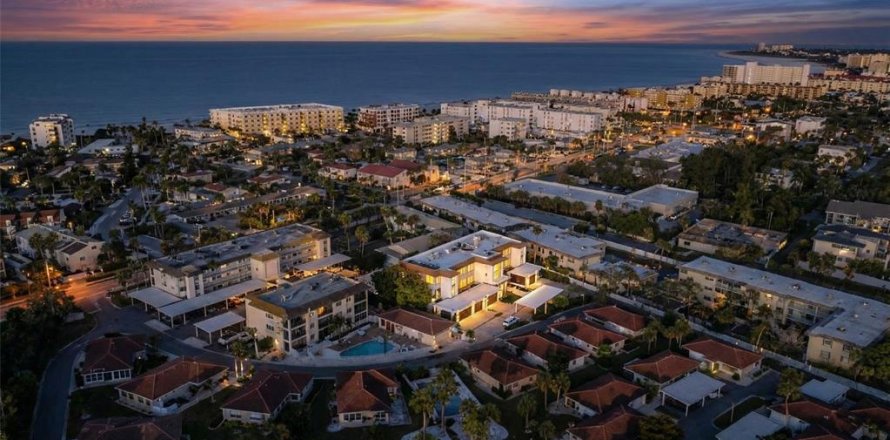 Condo in Sarasota, Florida, 2 bedrooms  № 2097558