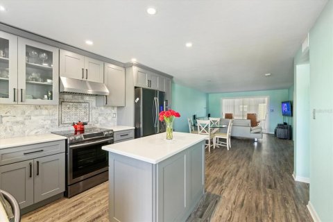 Condo in Sarasota, Florida, 2 bedrooms  № 2097558 - photo 9