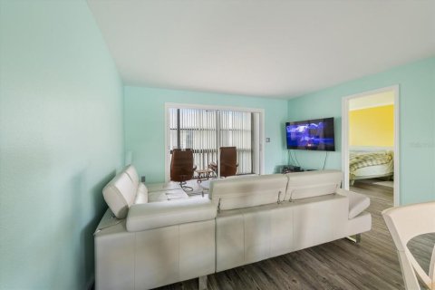 Condo in Sarasota, Florida, 2 bedrooms  № 2097558 - photo 16