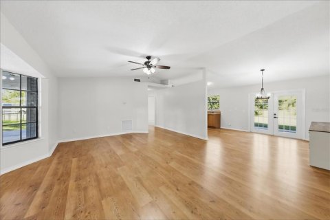 House in Edgewater, Florida 3 bedrooms, 129.51 sq.m. № 2394062 - photo 2