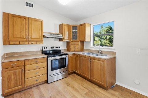House in Edgewater, Florida 3 bedrooms, 129.51 sq.m. № 2394062 - photo 6
