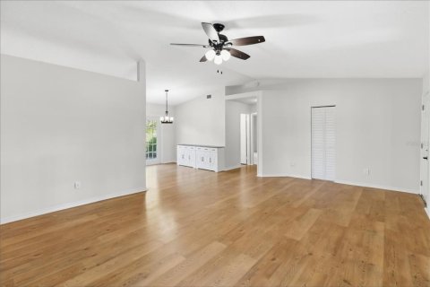 House in Edgewater, Florida 3 bedrooms, 129.51 sq.m. № 2394062 - photo 3