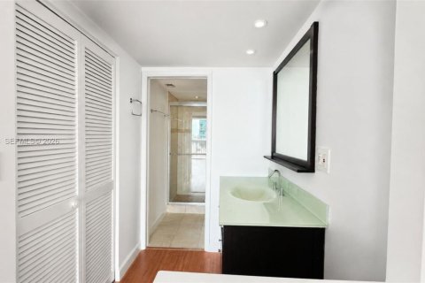 Copropriété à vendre à Miami, Floride: 1 chambre, 98.85 m2 № 2145910 - photo 6