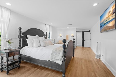 Casa en venta en Plantation, Florida, 4 dormitorios, 260.22 m2 № 1944620 - foto 11