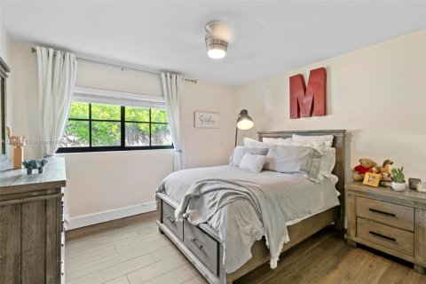 Casa en venta en Plantation, Florida, 4 dormitorios, 260.22 m2 № 1944620 - foto 17