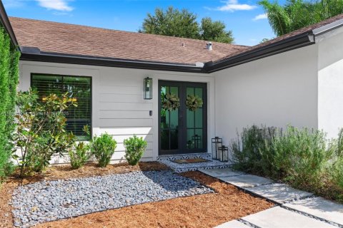 Casa en venta en Plantation, Florida, 4 dormitorios, 260.22 m2 № 1944620 - foto 3