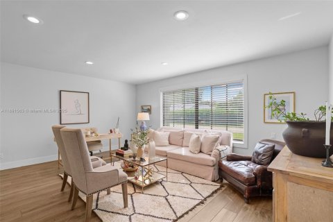 Casa en venta en Plantation, Florida, 4 dormitorios, 260.22 m2 № 1944620 - foto 6