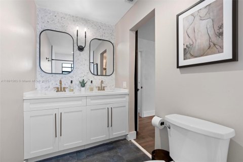 Casa en venta en Plantation, Florida, 4 dormitorios, 260.22 m2 № 1944620 - foto 15