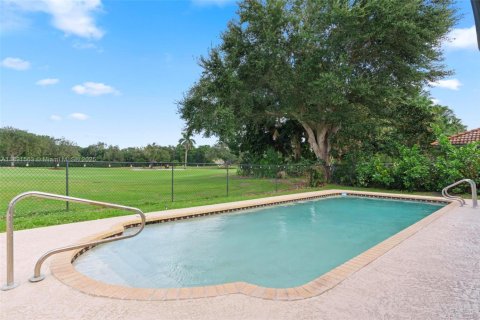 Casa en venta en Plantation, Florida, 4 dormitorios, 260.22 m2 № 1944620 - foto 25