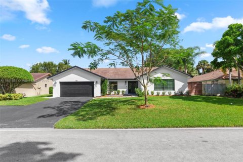 Casa en venta en Plantation, Florida, 4 dormitorios, 260.22 m2 № 1944620 - foto 2