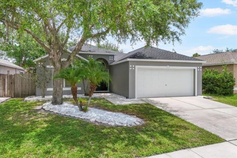 House in Land O' Lakes, Florida 3 bedrooms, 151.62 sq.m. № 1793287 - photo 1